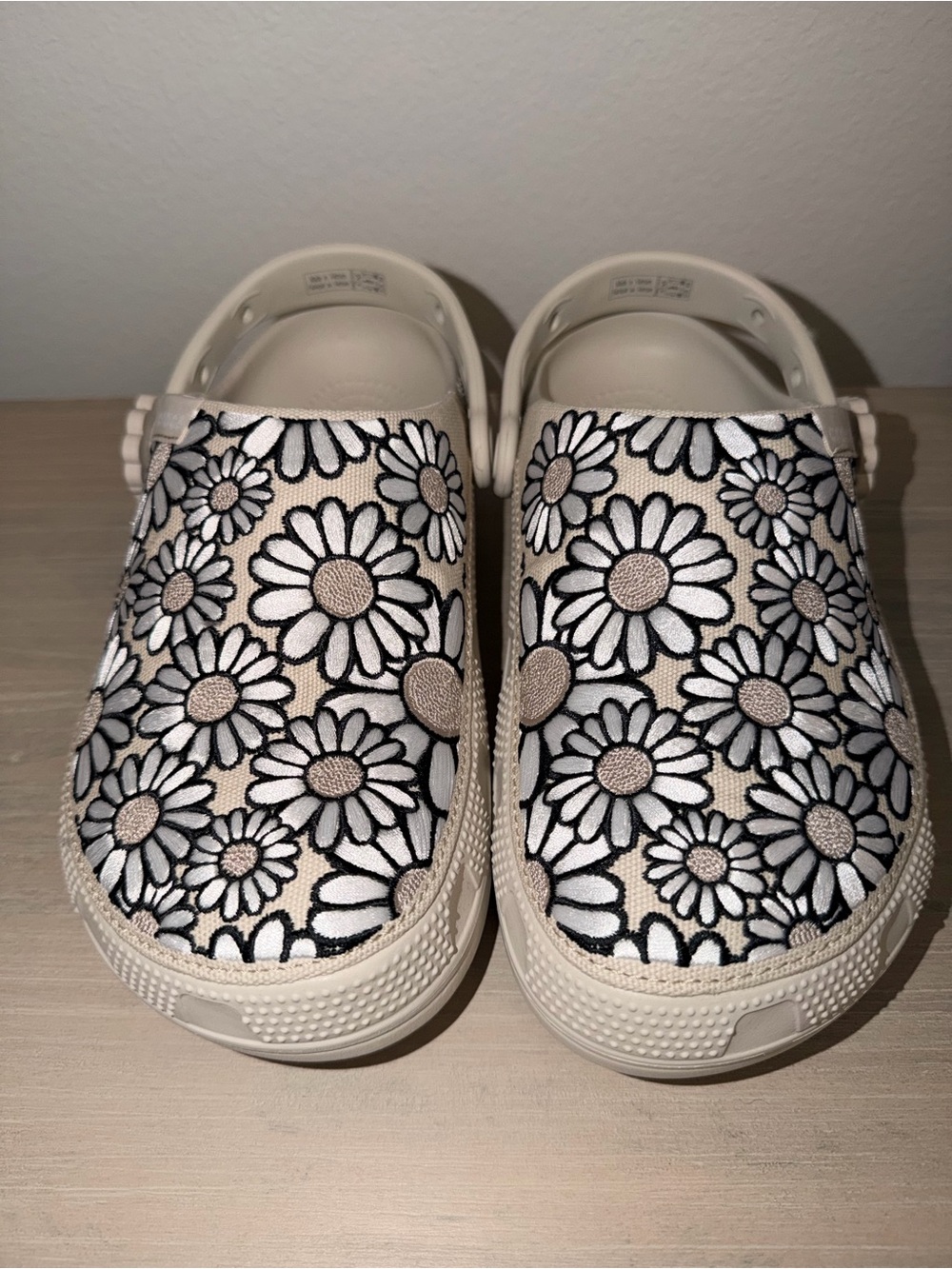CROCS Cream Daisy Embroidered Classic Clog